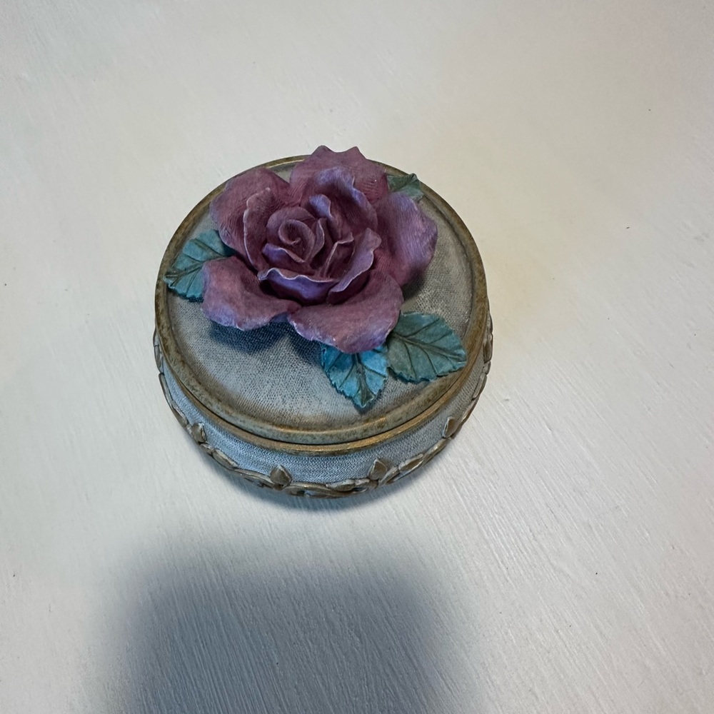 Vintage Like Jewelry Round Box with Rose